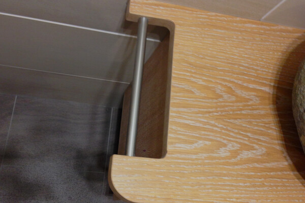 restholz_kropp_waschtisch_holzplatte_griff
