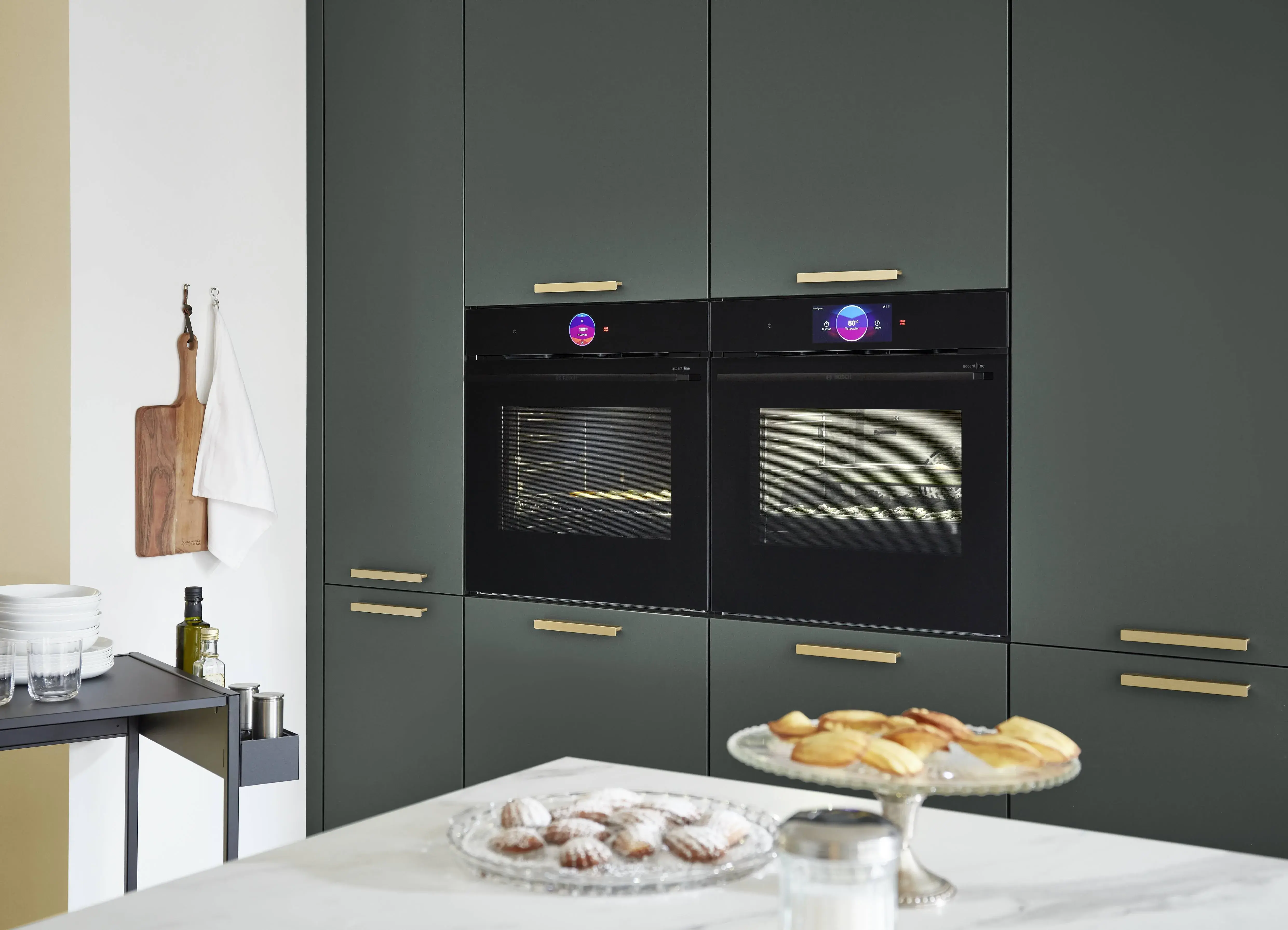 Nobilia Mineralgrün-ultramatt mit BOSCH-Backofen